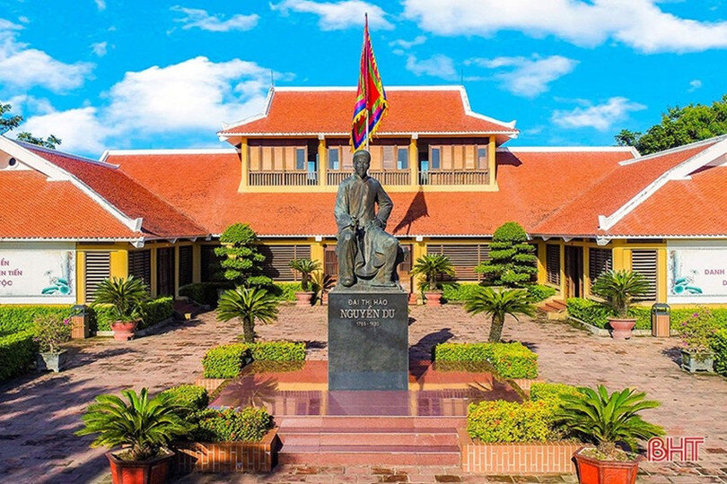 Visiting the historical Relics in Ha Tinh Province